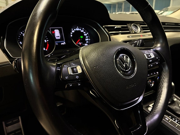 Volkswagen Passat Alltrack 22 of 28