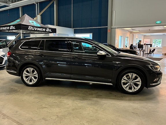 Volkswagen Passat Alltrack 2 of 5