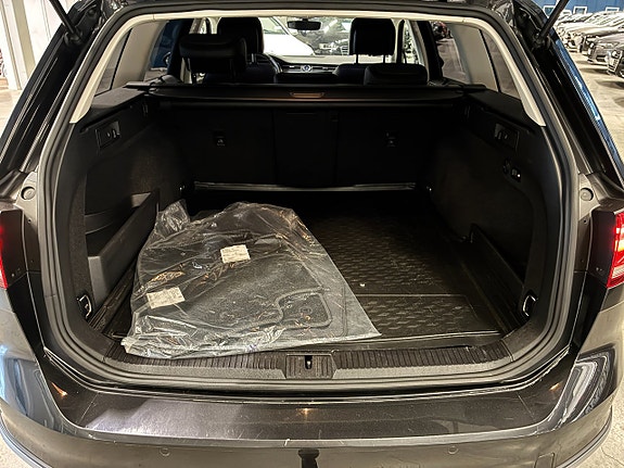 Volkswagen Passat Alltrack 9 of 28
