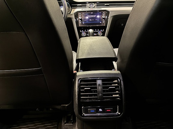 Volkswagen Passat Alltrack 19 of 28
