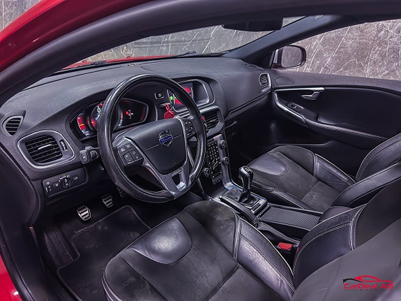 Volvo V40 15 of 28
