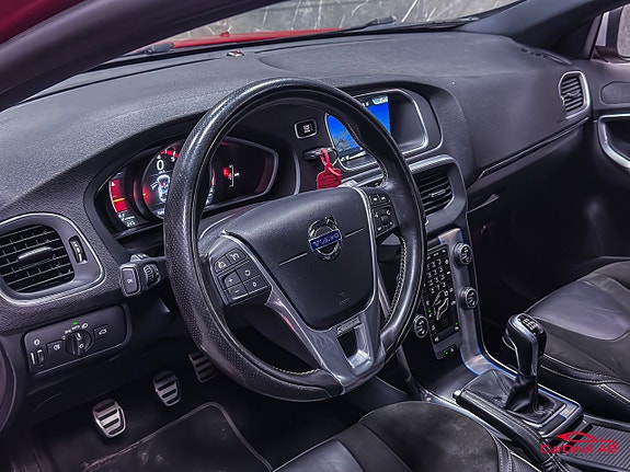 Volvo V40 16 of 28