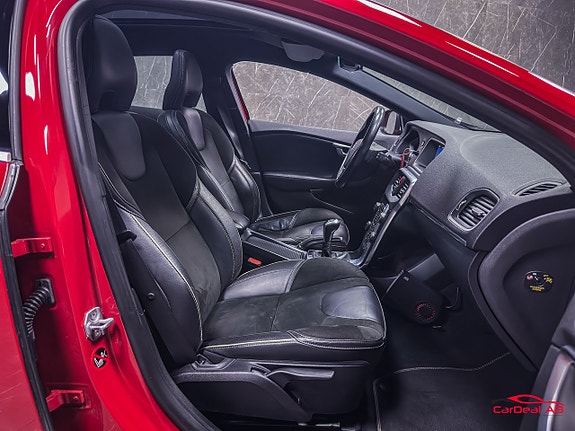 Volvo V40 10 of 28