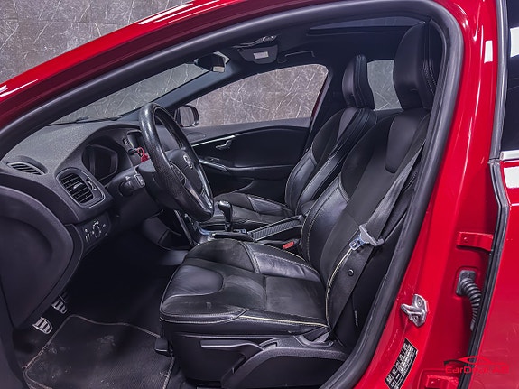 Volvo V40 14 of 28