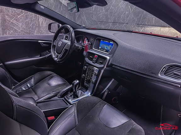 Volvo V40 11 of 28
