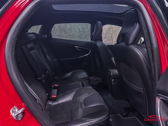 Volvo V40 18 of 28