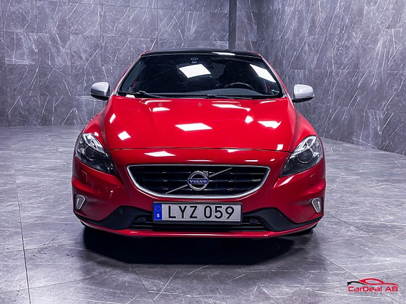 Volvo V40 2 of 5