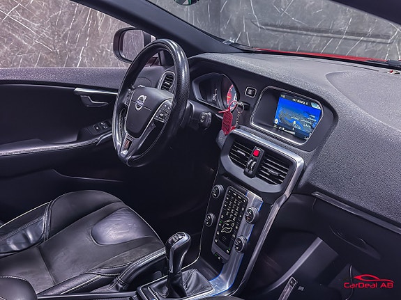 Volvo V40 12 of 28