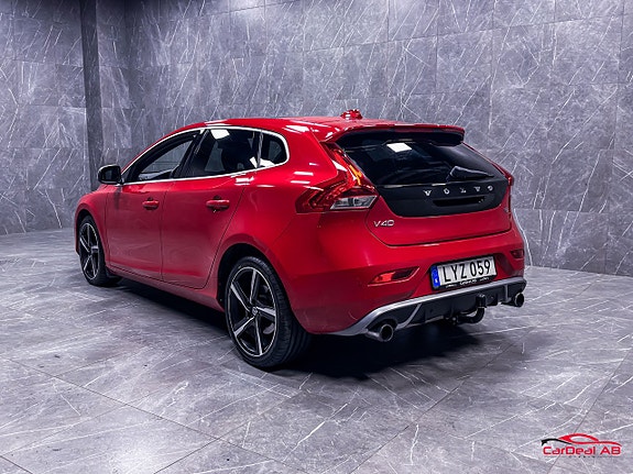 Volvo V40 7 of 28
