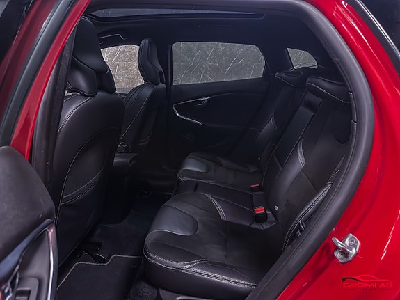 Volvo V40 19 of 28
