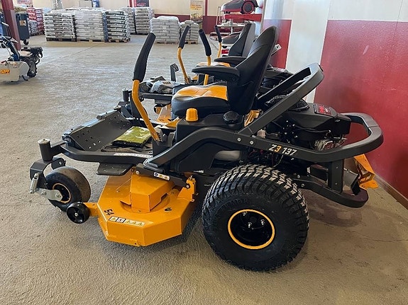 Cub Cadet Åkgräsklippare, ratt och spakstyrda 7 of 15