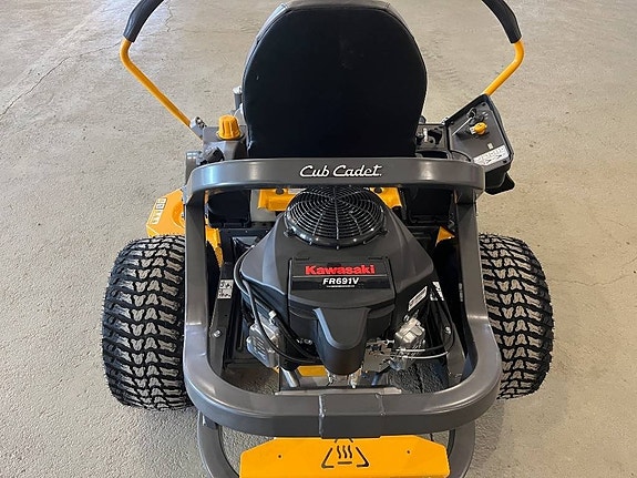 Cub Cadet Åkgräsklippare, ratt och spakstyrda 11 of 15
