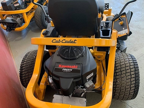 Cub Cadet Åkgräsklippare, ratt och spakstyrda 4 of 15