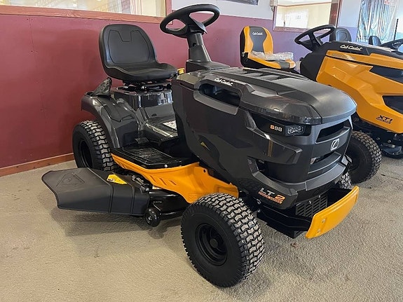 Cub Cadet Åkgräsklippare, ratt och spakstyrda
