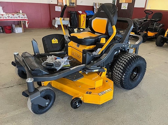 Cub Cadet Åkgräsklippare, ratt och spakstyrda 5 of 15