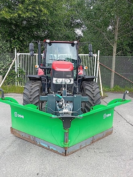 Case IH Farmall 90A 2 of 5