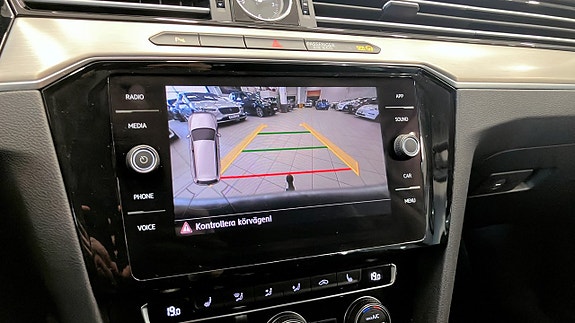 Volkswagen Passat 14 of 15