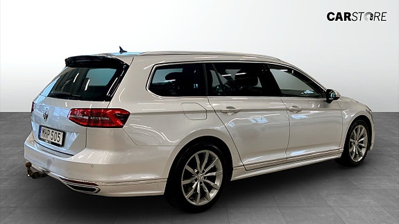 Volkswagen Passat 2 of 15