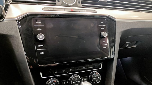 Volkswagen Passat 12 of 15