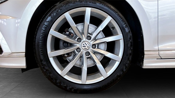 Volkswagen Passat 9 of 15