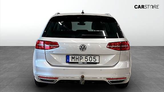 Volkswagen Passat 7 of 15