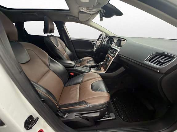 Volvo V40 Cross Country 27 of 30