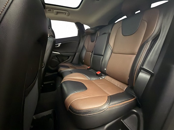 Volvo V40 Cross Country 28 of 30