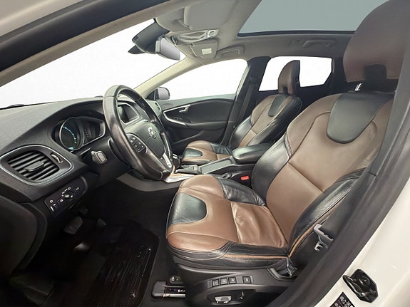 Volvo V40 Cross Country 11 of 30