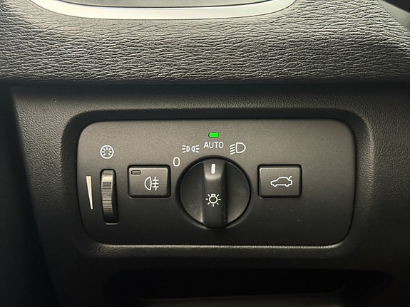 Volvo V40 Cross Country 16 of 30