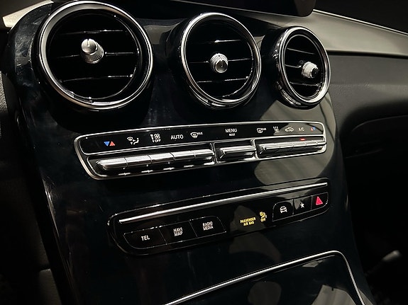 Mercedes-Benz GLC300 e 14 of 16