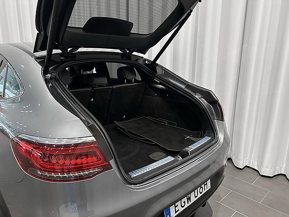 Mercedes-Benz GLC300 e 4 of 5