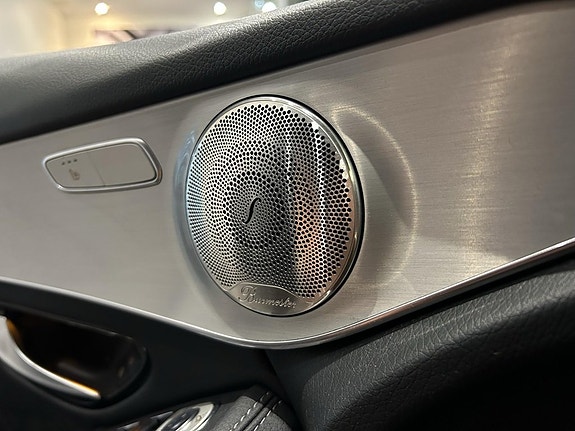Mercedes-Benz GLC300 e 11 of 16