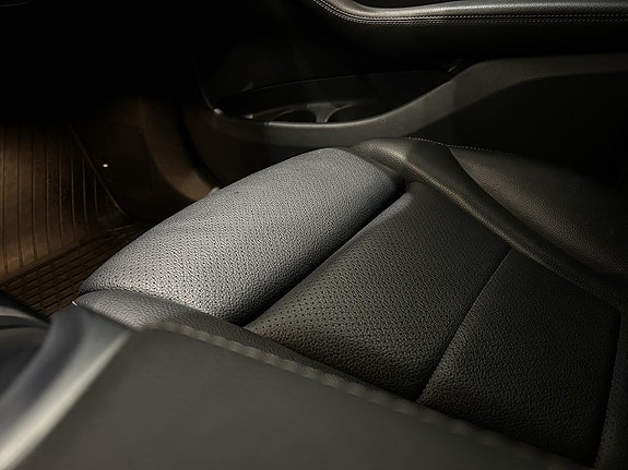 Mercedes-Benz GLC300 e 16 of 16