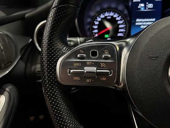 Mercedes-Benz GLC300 e 12 of 16