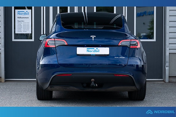 Tesla Model Y 4 of 5