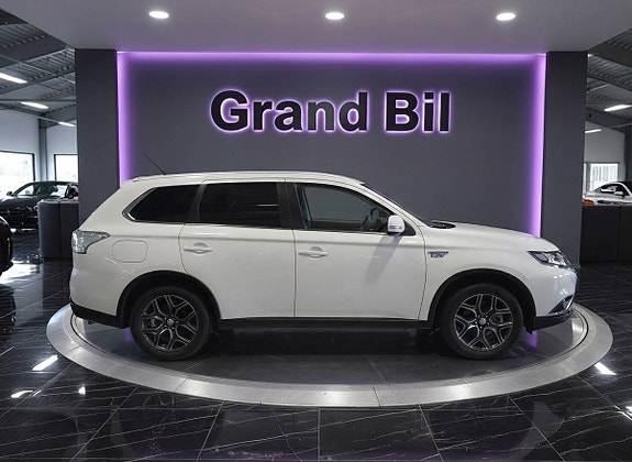 Mitsubishi Outlander 3 of 5