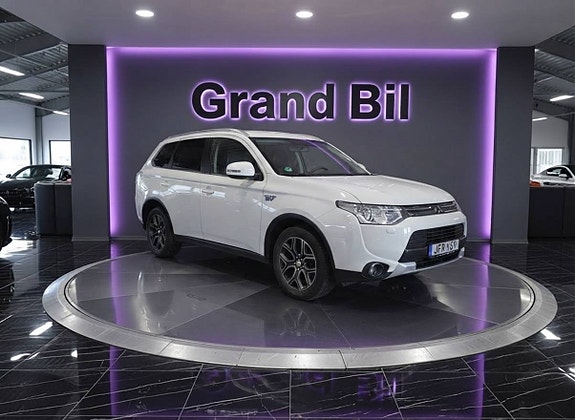 Mitsubishi Outlander 2 of 5