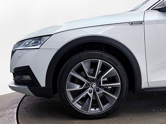 Skoda Octavia Scout 11 of 30