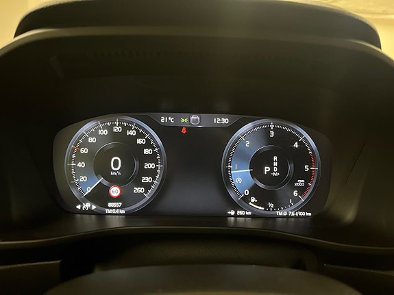 Volvo XC40 16 of 24