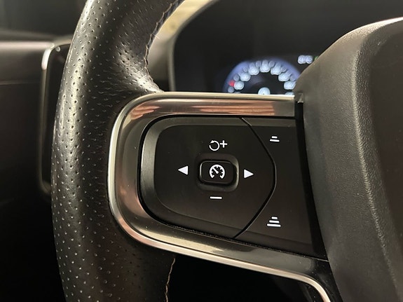 Volvo XC40 17 of 24