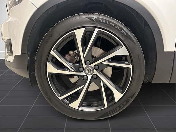 Volvo XC40 7 of 24