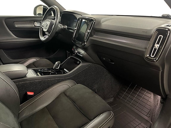 Volvo XC40 11 of 24