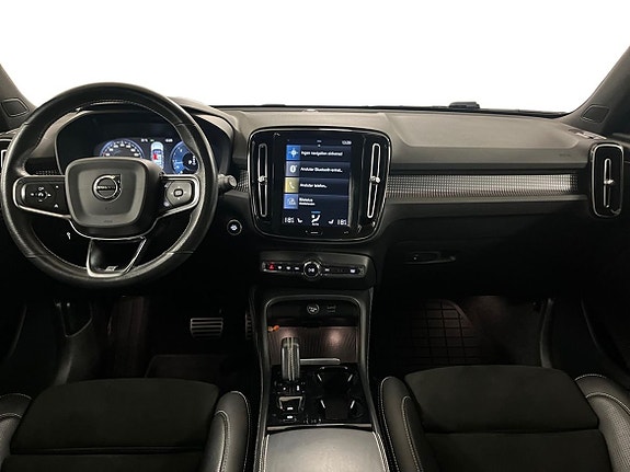 Volvo XC40 10 of 24
