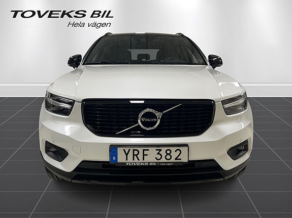 Volvo XC40 2 of 24