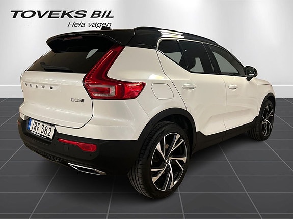 Volvo XC40 4 of 24
