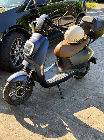 Vespa 3 of 5