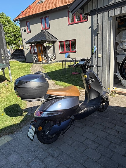 Vespa 2 of 5