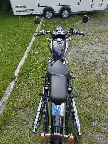 Royal Enfield Classic 650 Black & Chrome 15 of 22