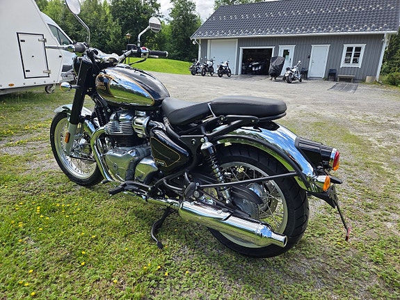 Royal Enfield Classic 650 Black & Chrome 12 of 22