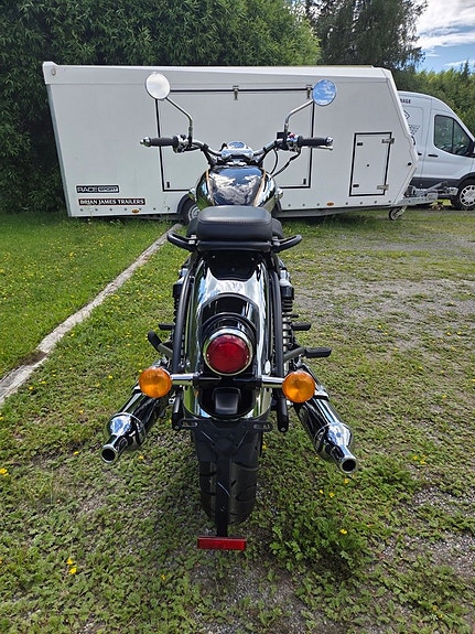 Royal Enfield Classic 650 Black & Chrome 14 of 22